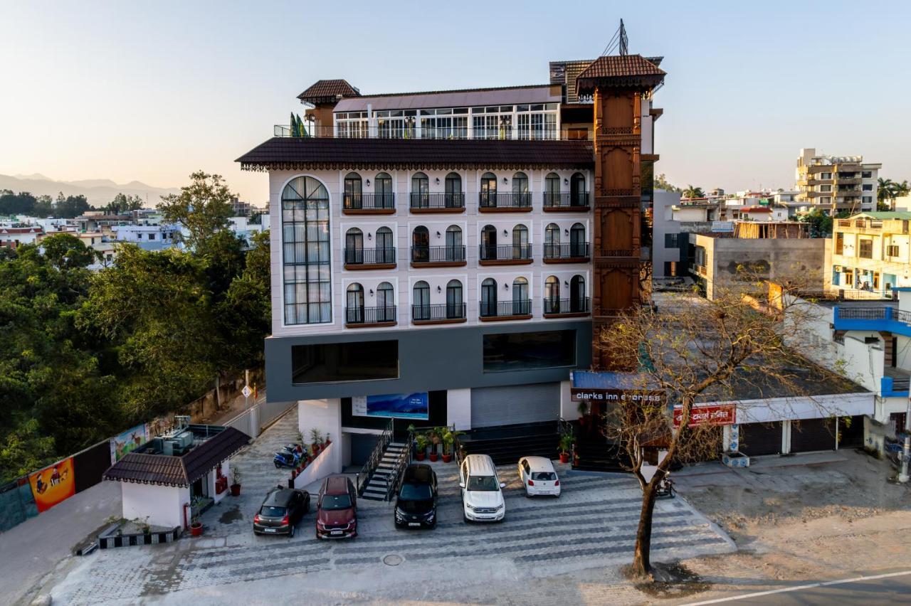 Clarks Inn Express, Rishīkesh Exterior foto