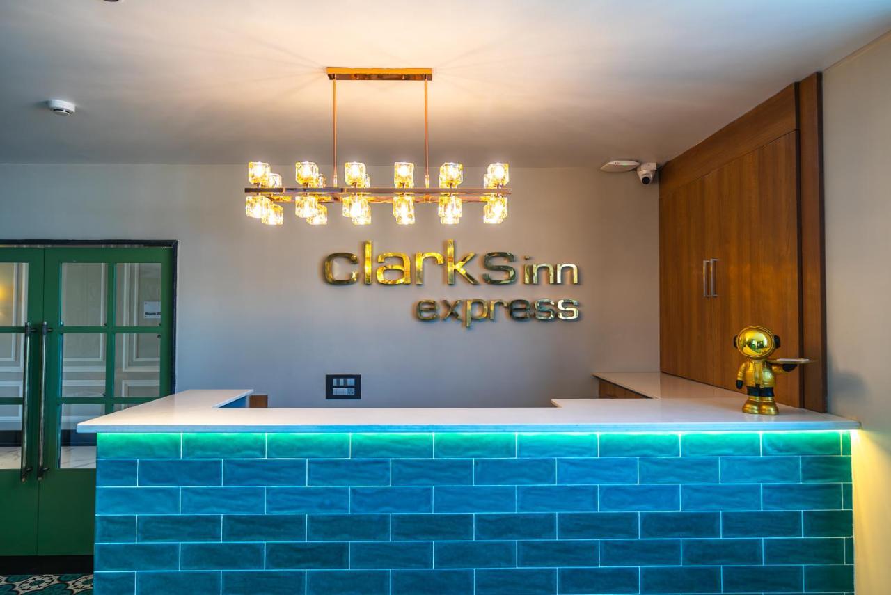 Clarks Inn Express, Rishīkesh Exterior foto