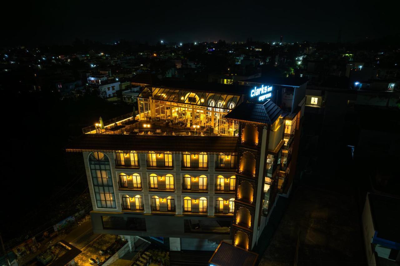 Clarks Inn Express, Rishīkesh Exterior foto