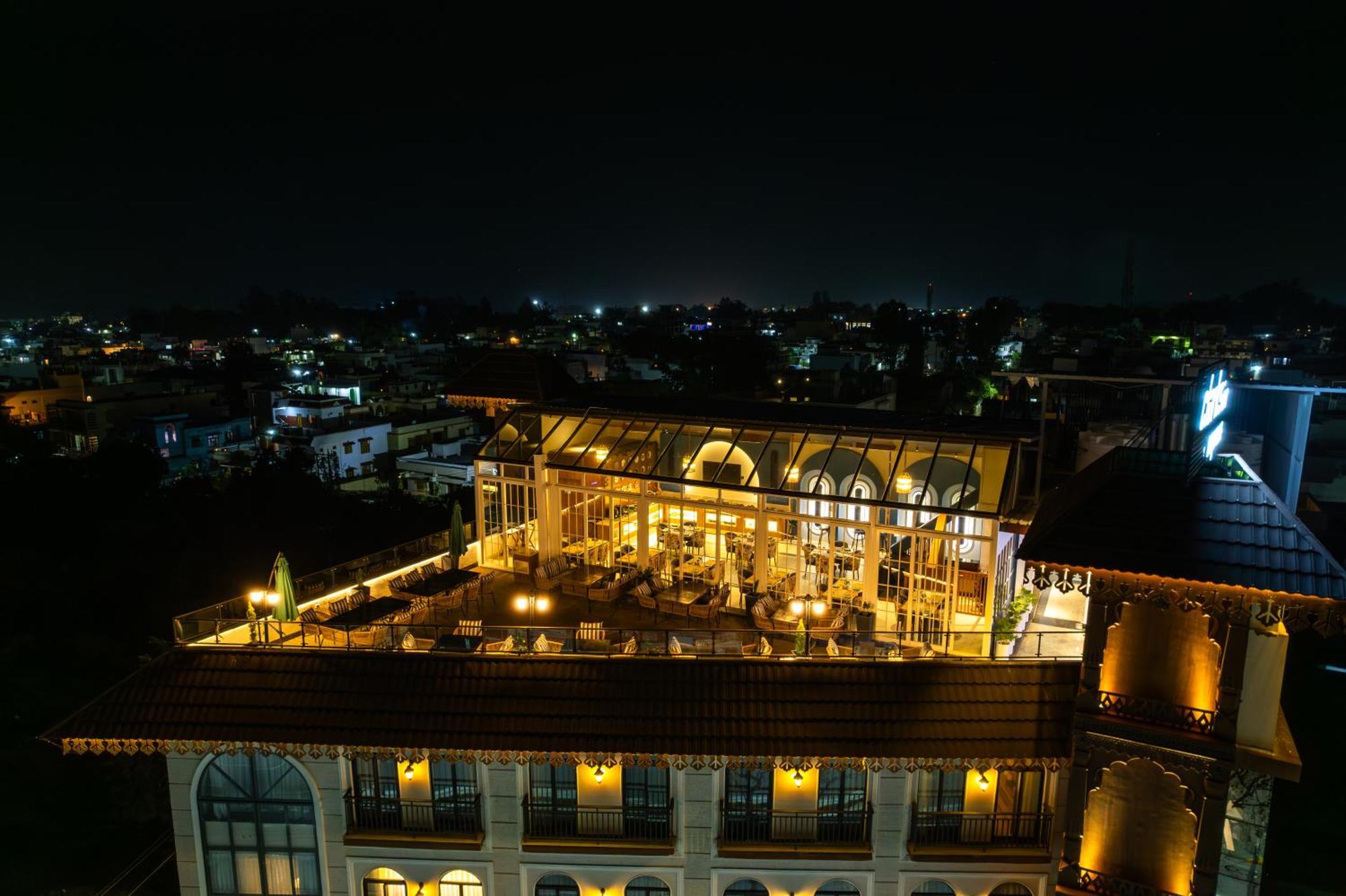Clarks Inn Express, Rishīkesh Exterior foto